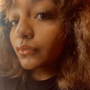 Meet your Posher, Selena